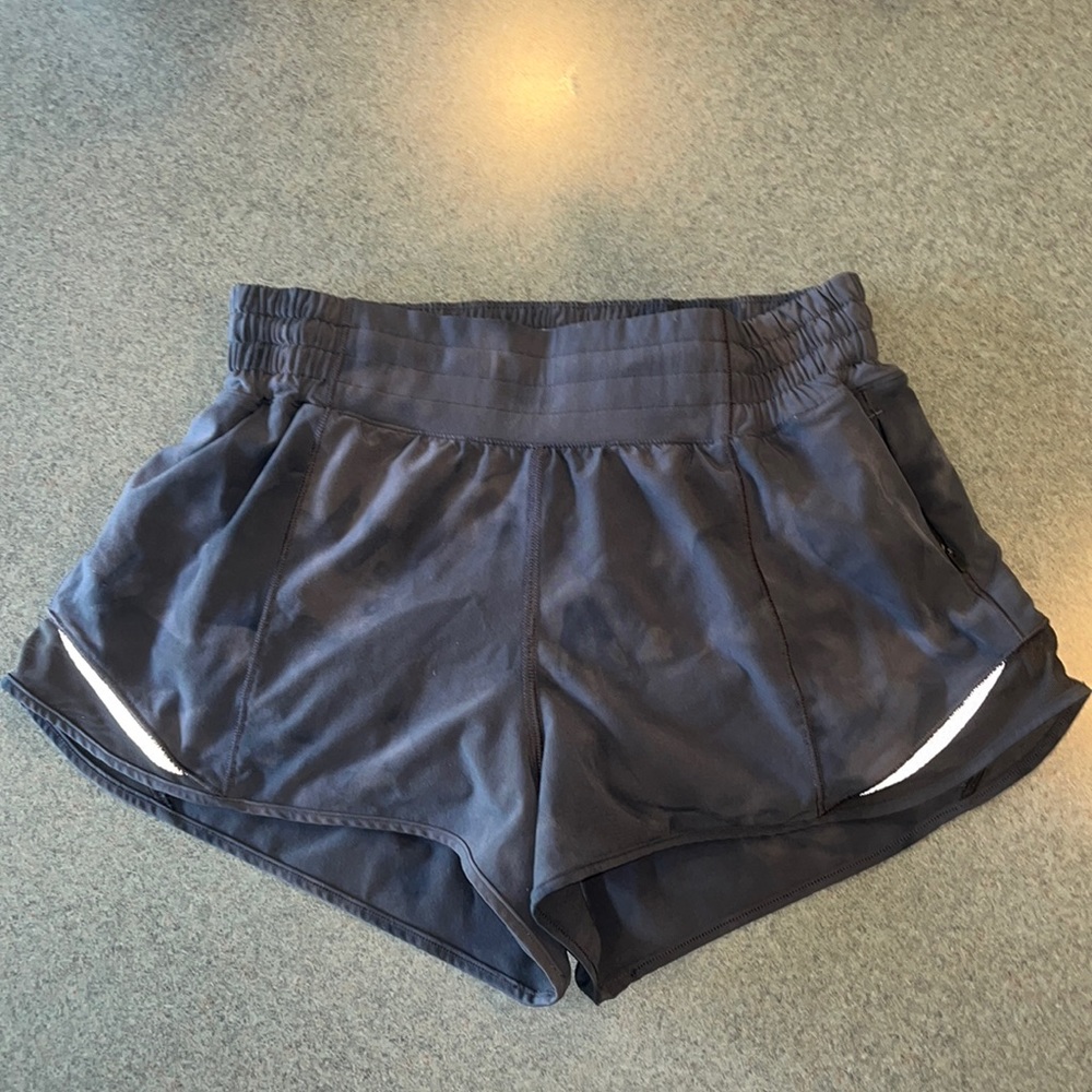 SOLD OUT 2.5” LULULEMON Diamond Dye/Graphite Grey HOTTY HOT high-rise SHORTS